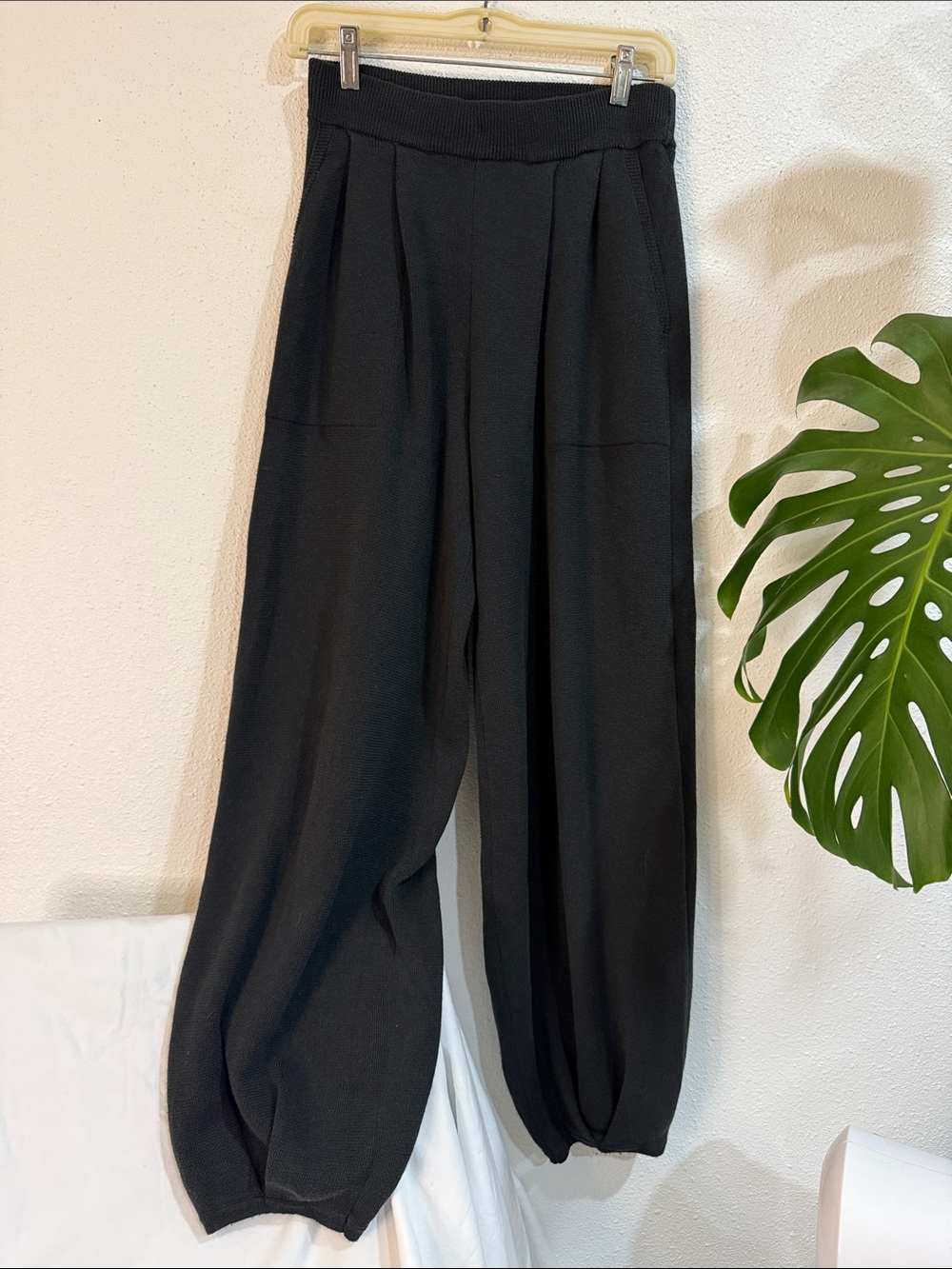 Black Wide-Leg Knit Trousers with Elastic Waistband